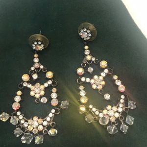 Women’s chandelier pierced earrings